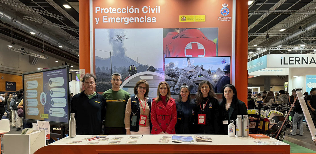 Virginia Barcones en el stand de la Dirección General.